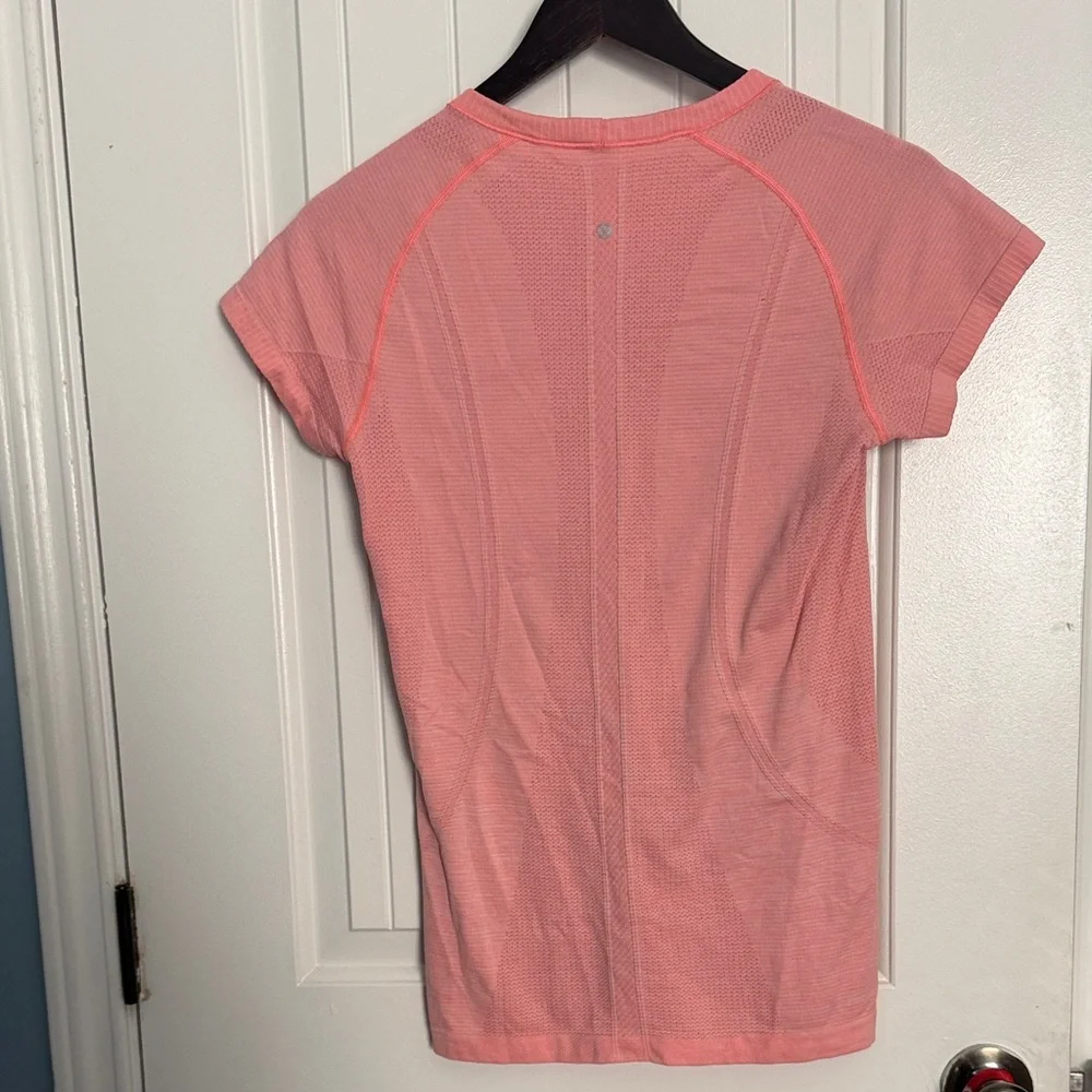 lululemon athletica Coral Pink Short Sleeve Seamless Tee - Picture 2 of 4